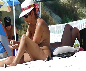 Harika görünümlü Asya anal threesome