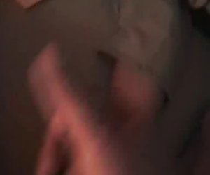 Hina sıcak ile oyun için iki horoz alır
