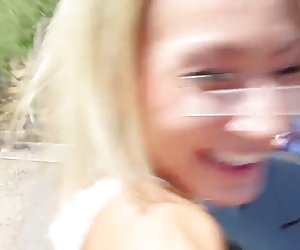 Latina sevimli şey jazlin Diaz yüzünü jizz ile yüklü alır